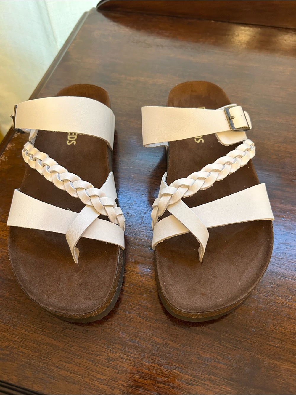 White Mountain Size 7M White Braided Strap Women's Sandals Footbeds NWOT